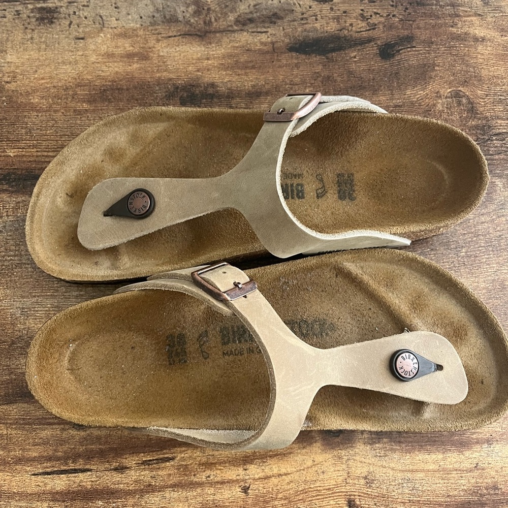 Birkenstock Gizeh size 38eu 7-7.5us